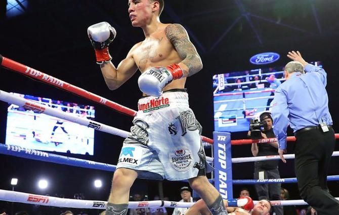 ESbeINSPORTS's tweet photo. El campeón mundial @oscarvaldez56 regresó al ring luego de casi un año con un triunfo por KO en siete asaltos frente a Carmine Tommasone

#beINBOXING 👊  #Candelita 🔥

La nota: 👉 https://t.co/LKJCw2cWPg https://t.co/G8MuKZeTxA