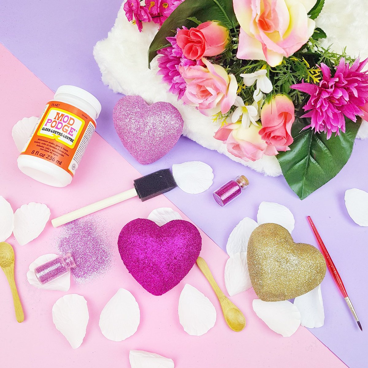 February means Valentine's and we love the colours we get to craft with this time of year. How cute are our glittery hearts - using our Rose Pink, Fuchsia Pink and Brushed Gold Fine glitter. 💕💕

We hope you have a fab week planned! 💕

#createbeautiful #mondaymotivation