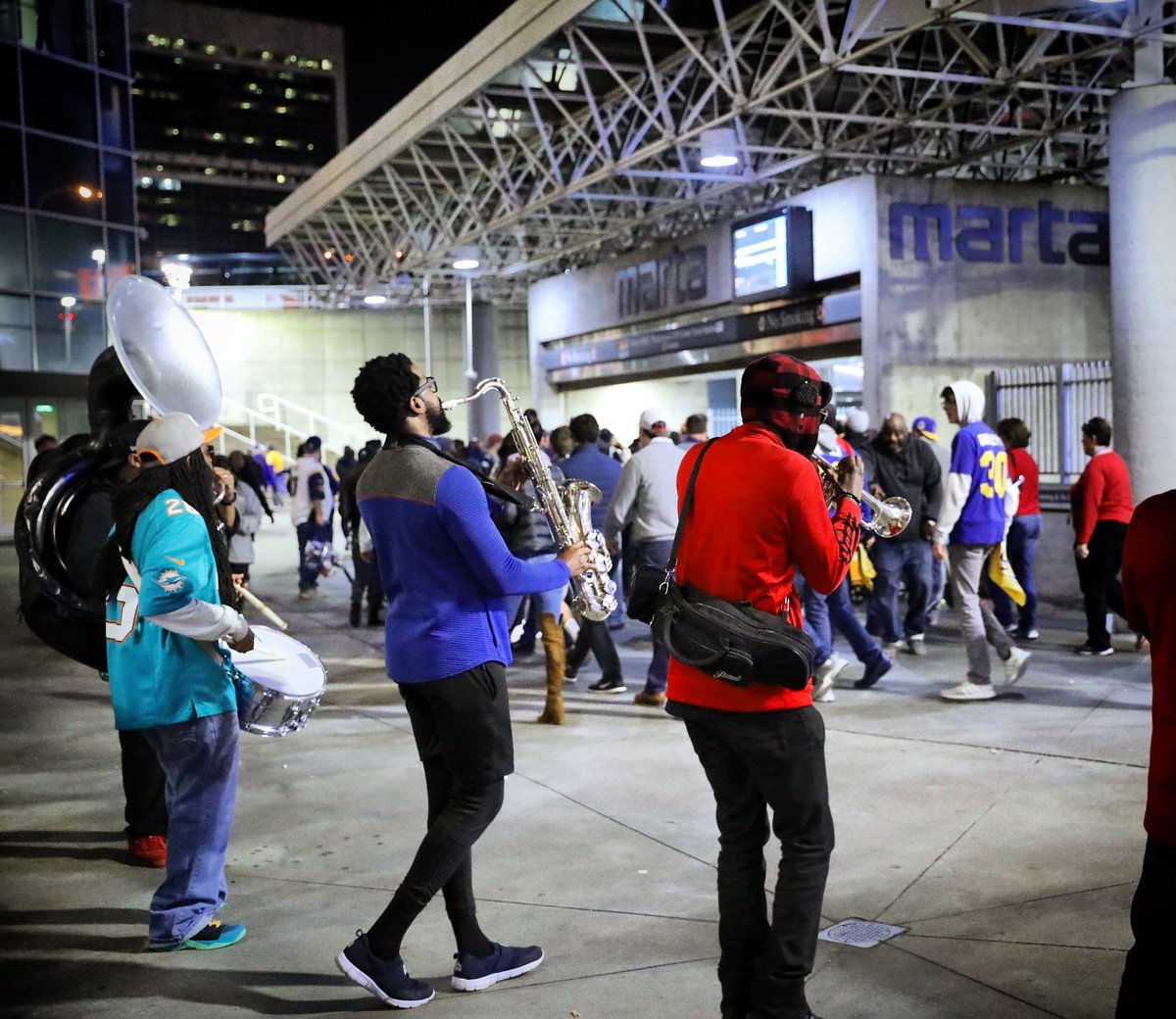 marta_explorers's tweet photo. Post Super Bowl party on the way to the train. #MARTASB53 #SuperBowl53 #SuperBowl https://t.co/HaYrPPU1Iv