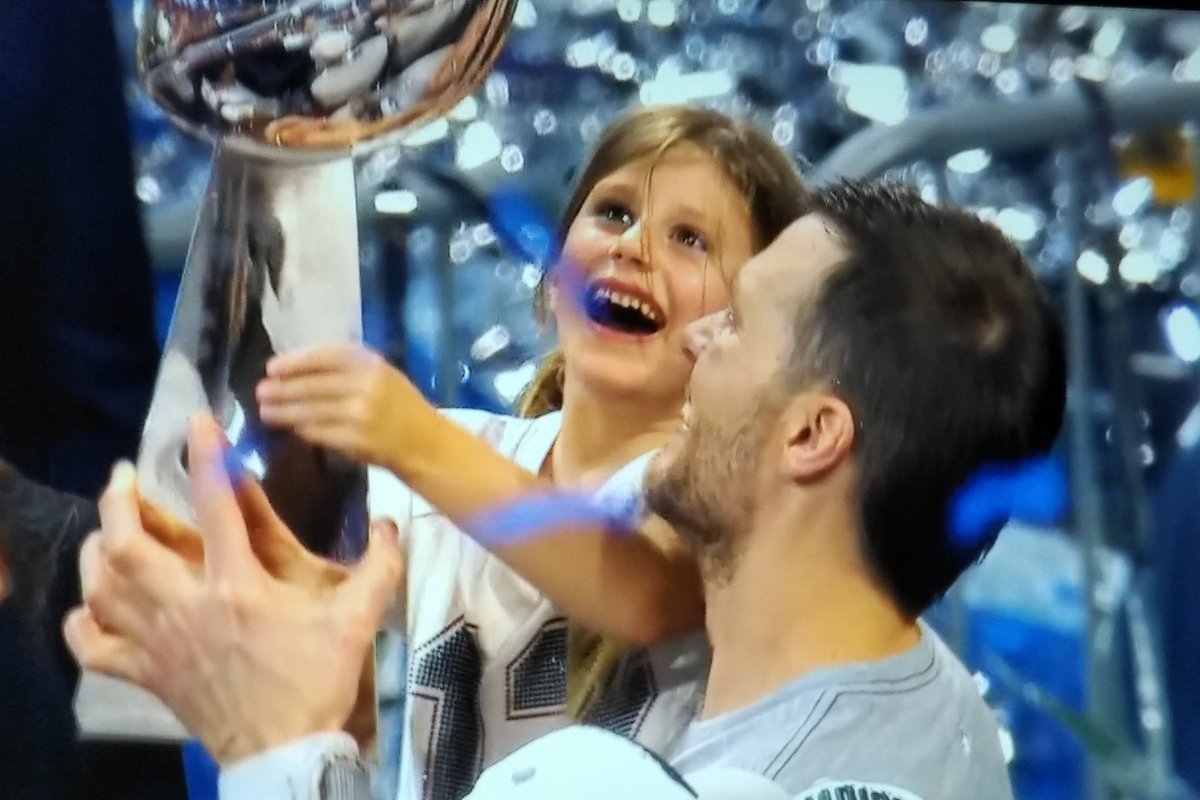 spaikin's tweet photo. That's one happy daughter.  #SuperBowl https://t.co/ToLlg4Wr97