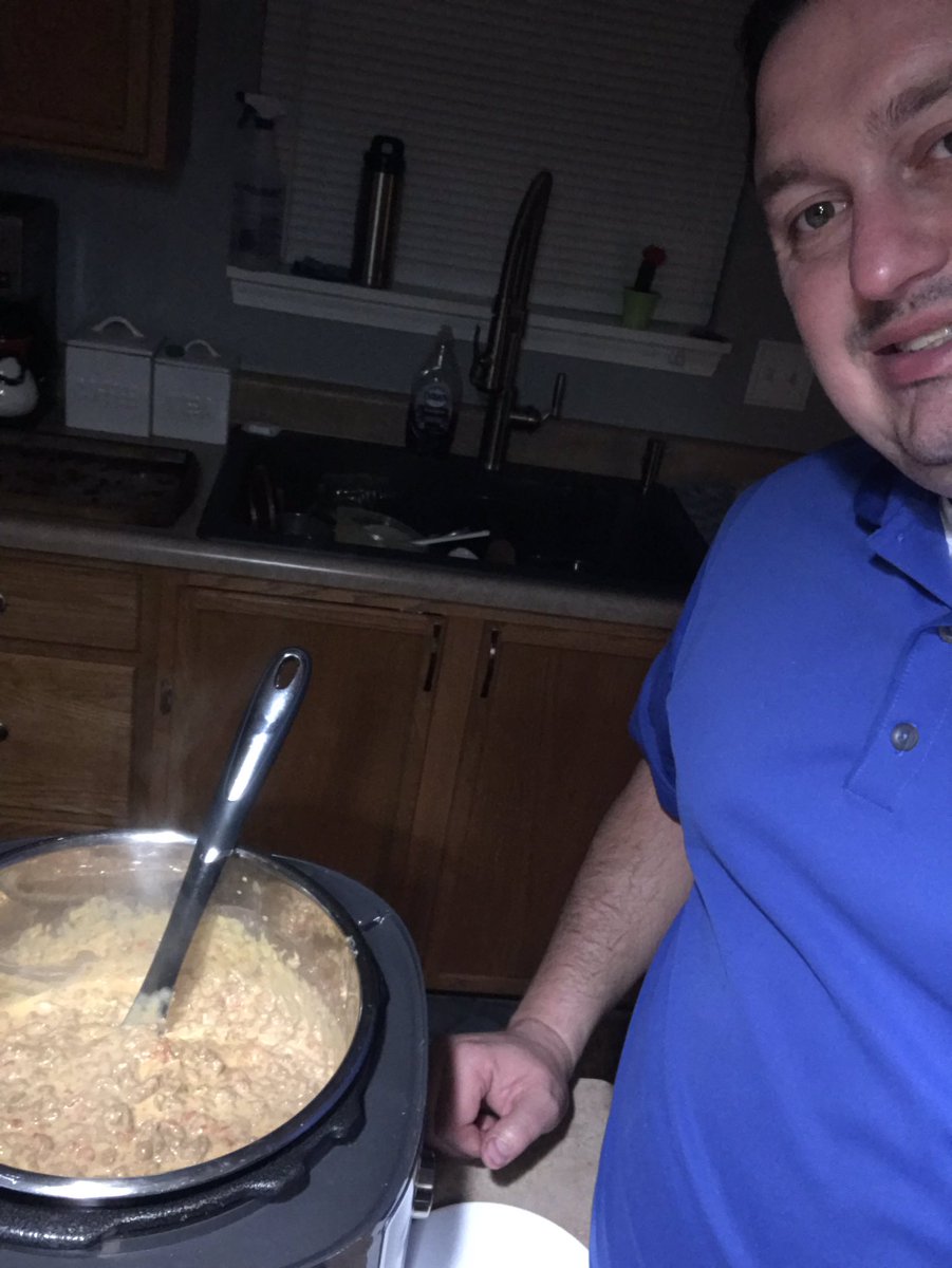 coycj's tweet photo. If I can use a Pampered Chef Quick Cooker, so can you! Easy and quick! Look at me go! And yes I did ask permission to use it, right @kristensezcook1 😀👍🏼 #PamperedChef #SuperBowlPrep #QuickCooker #MakeItEasyForAManToEatHeWillEatForever https://t.co/hQovGWRitS