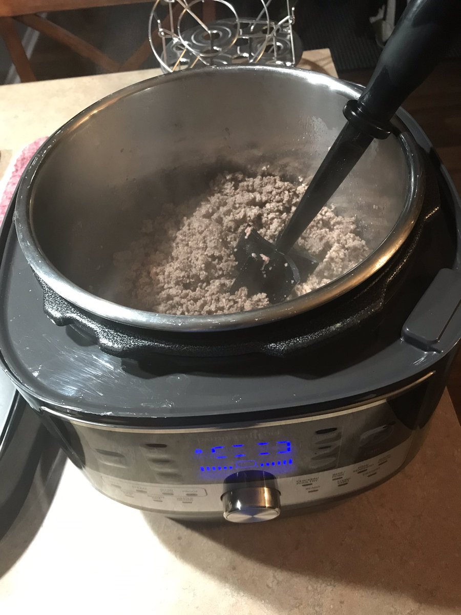 coycj's tweet photo. If I can use a Pampered Chef Quick Cooker, so can you! Easy and quick! Look at me go! And yes I did ask permission to use it, right @kristensezcook1 😀👍🏼 #PamperedChef #SuperBowlPrep #QuickCooker #MakeItEasyForAManToEatHeWillEatForever https://t.co/hQovGWRitS