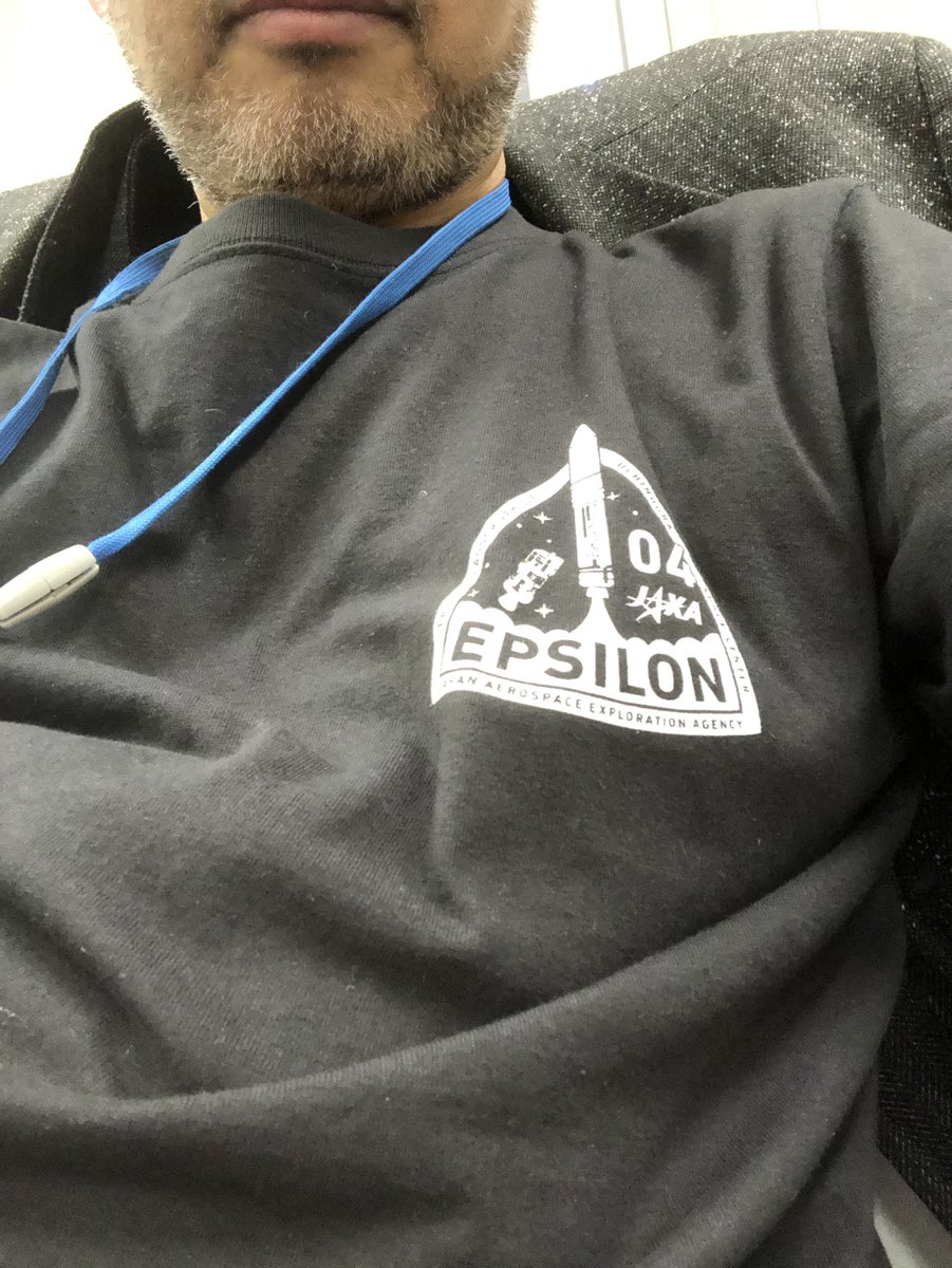 Aero_actor's tweet photo. 今日のTシャツは先日打ち上げられた #イプシロン4号機 です。
#MicroDragon も元気に宇宙で頑張っています。 https://t.co/0c8kCKU4MW