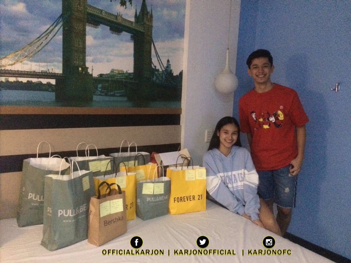 lostpexers's tweet image. Thank you @KarJonCanada for these gifts for Aljon and Kare. Sobrang tagal na ng photo na to pero ngayon lang pinost. Ayaw nila post so ako magpost. Haha. 

There were so much stories behind this photo and I’ll give some hint later sa spluk sesh mamaya. Hahahaha. Balakayojan💛✨