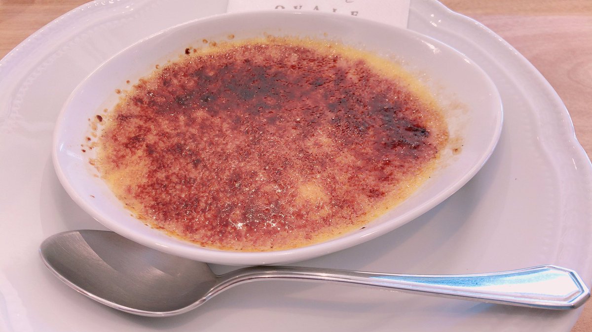 名前覚えてないけど、モーニングで｢ブリュレ｣的なやつ初めて食べた(º﹃º)💕
スプーンで上のやつ割って食べるんやって！！
新しいね🤤って友達に行ったら、だいぶ流行遅れだねって言われた！笑