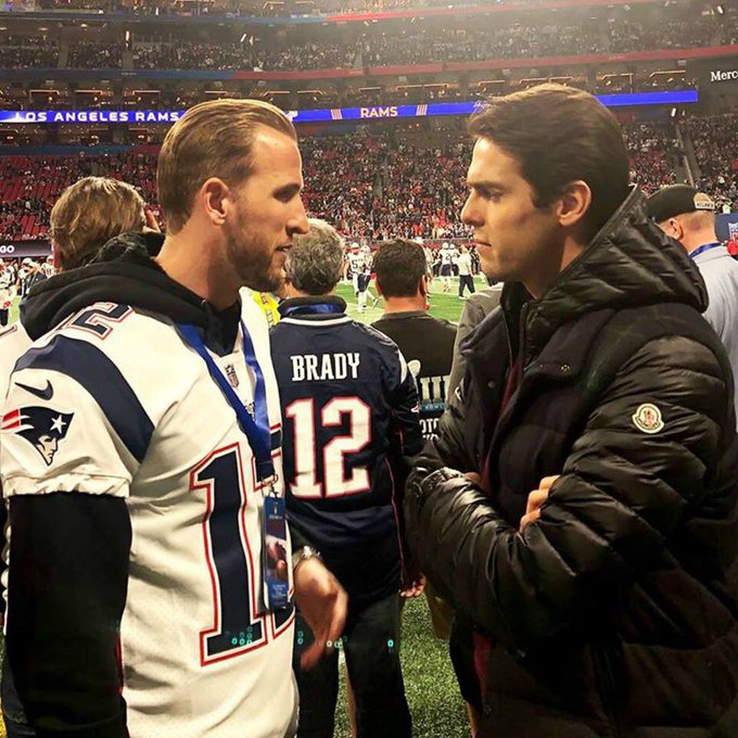 — "Yo voy con los Pats, ¿tú?".
— "Yo vine a ver a Bob Esponja...". #superbowlhalftimeShow https://t.