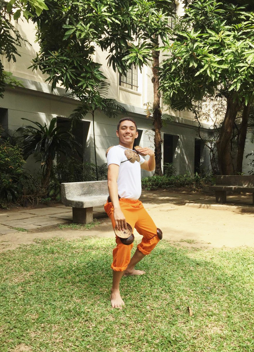 nieljohnn_'s tweet image. Maglalatik! 🤸💃 #SulongPasinaya #Pasinaya2019 #LSFDC #SayawMusikaKultura