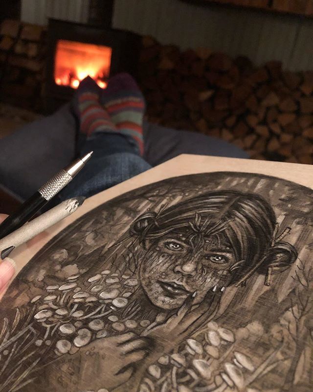 lorinelsonart's tweet image. My favorite studio is anywhere in front of a fire. #polarvortex is history and now the Weird Warm Week. Its got me dreaming of foraging for mushrooms. Here’s a flush of #armillaria , or #honeymushrooms growing on an #earthgirl. .
.
.
#allthemushroomhasht… bit.ly/2HOSzL7