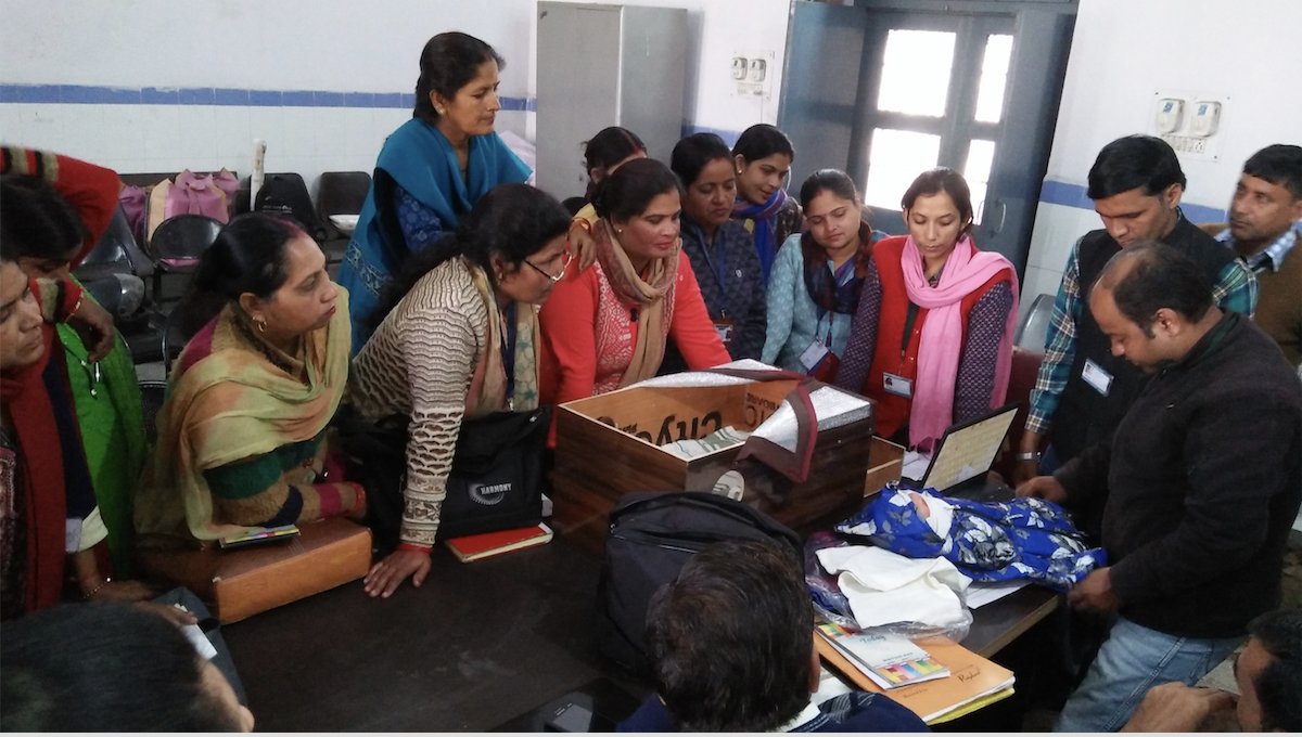 AIFoundation's tweet image. A low cost wooden warm box developed under MANSI empowers ASHAs in Uttarakhand to save the lives of newborns suffering from hypothermia. The simple but powerful #innovation keeps the baby warm and controls temperature loss. #Tech4Development