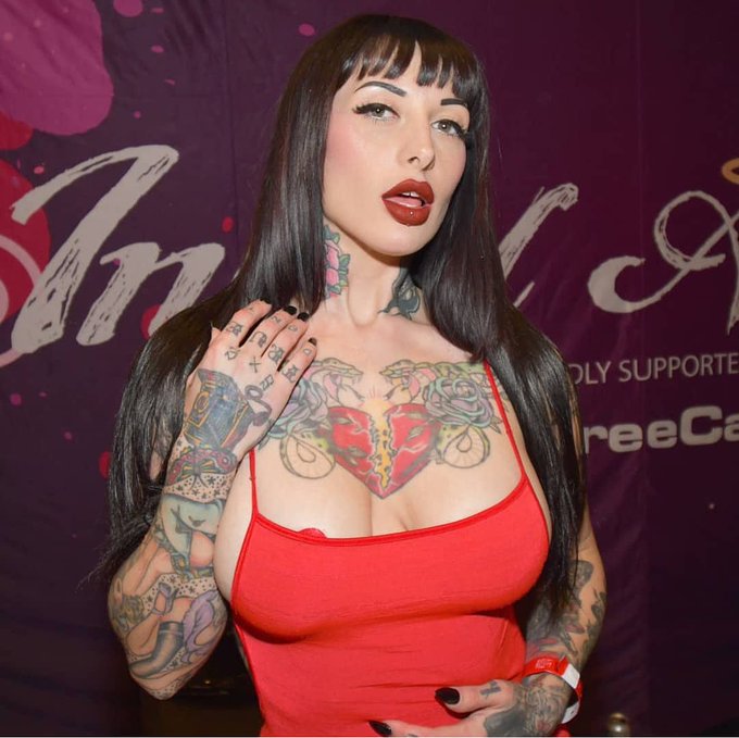 1 pic. Here's some photos from the @AEexpo at the @InkedAngels booth!! https://t.co/2s0Eo1Ct03