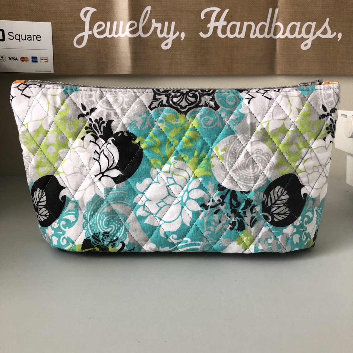 formerlyflints's tweet image. Keeping this one for myself❤️🧵💕#COSMETICS #Handmade #etsysellers #craftbuzz #quiltedbag #quilting #makerspace