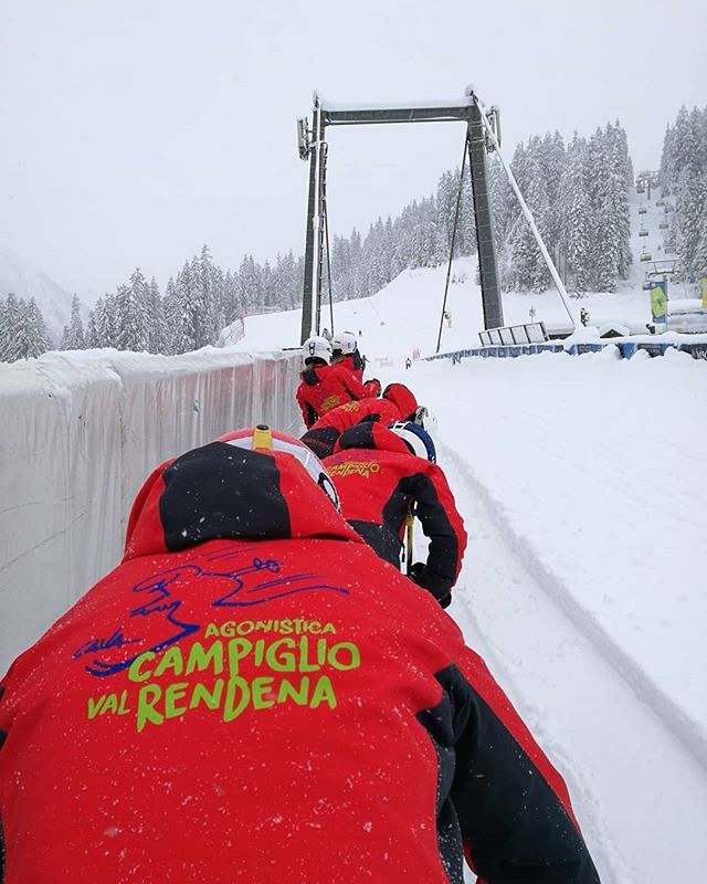 OutdoorMooving's tweet photo. Oggi accompagnano questi #atleti nel #mondo #powder..
🔹Sicurezza e Informazione
🔹
#powderday #fuoripista #wintertime #freeski #freeride #ski #skiing #ski #guidealpinetrentino #guidaalpina #acvr
#marzianirossi #skiareadolomitidibrenta #madonnadicampig… https://t.co/i23g8hc817 https://t.co/voVwbNy6Lh
