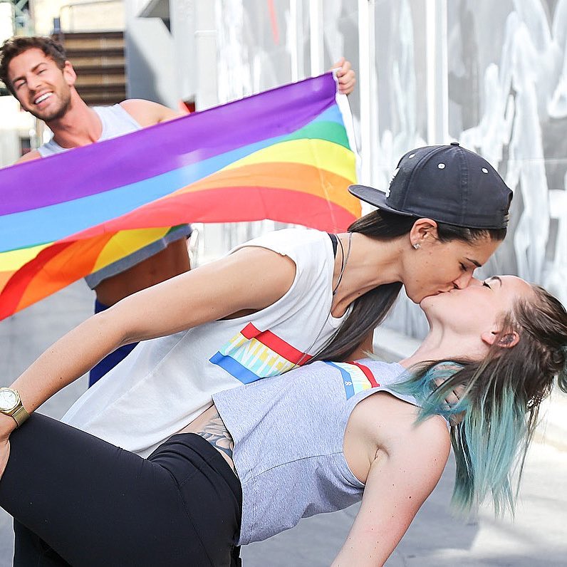 Women More Likely To Become Bisexual Say Scientists
