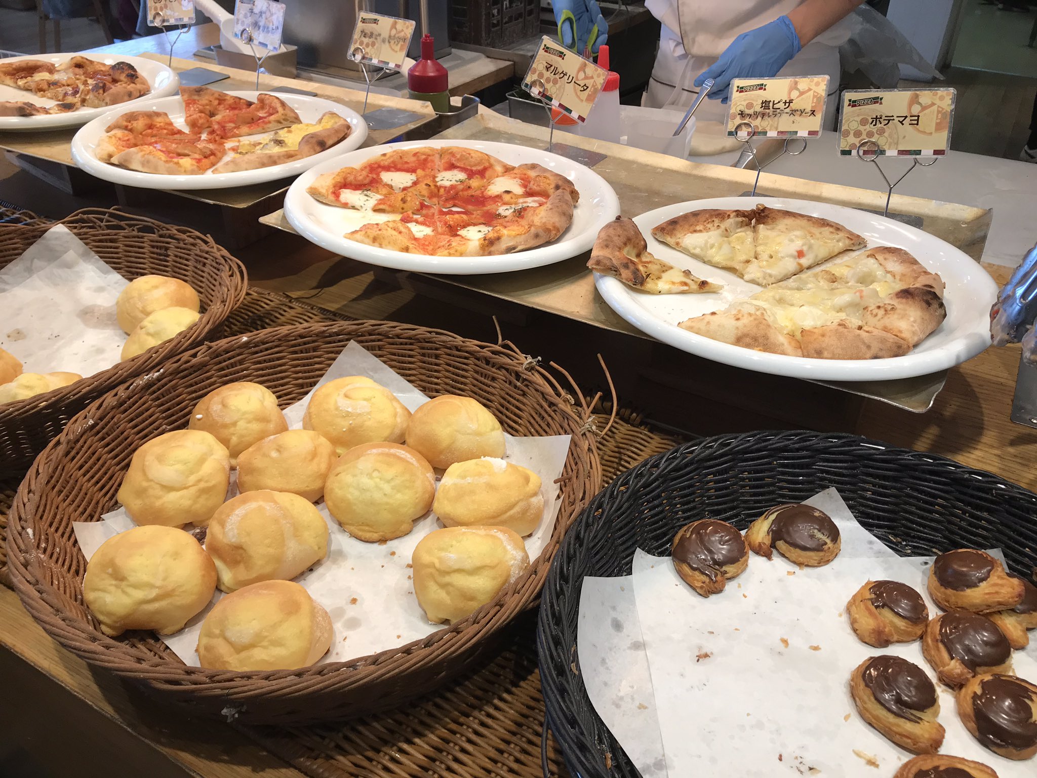 みなほ 全国観光大使 自称 初のアンティークの食べ放題ランチ パンもピザもルクルーゼランチもおいしかった アンティーク一宮 アンティーク食べ放題 パン食べ放題 ルクルーゼランチ T Co Nws02rwpq5 Twitter