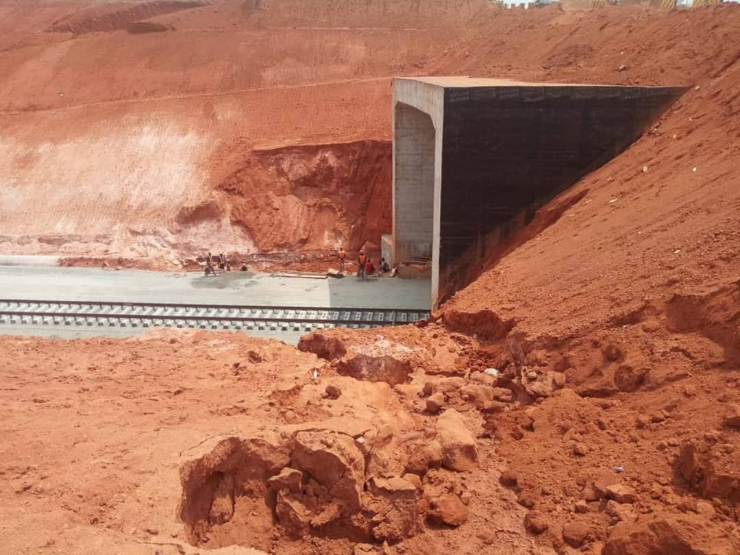 t0sinadeda's tweet photo. The Abeokuta end of the Lagos-Ibadan railway construction site.
At LADERIN area, Abeokuta, where a rail station is expected is ongoing and the second railtrack starts soon.
#YearofInfrastructure #FeBuhari
#RailUPng
๐ท Sunday 3rd February, 2019. https://t.co/gmbwPn8wV0