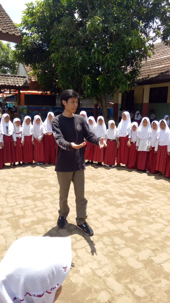 Urang Bantu Sakola tweet media