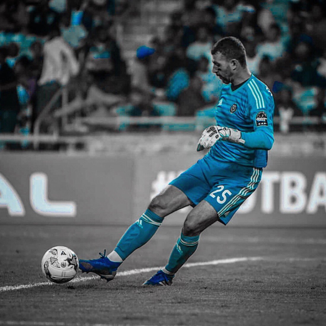 InfluencdA's tweet photo. #MondayMotivation - You can’t beat hard work & dedication. We see you @waynesandilands ⚽️🧤💯 #Revolve #RevolveFootball https://t.co/qTRgSUAPLK