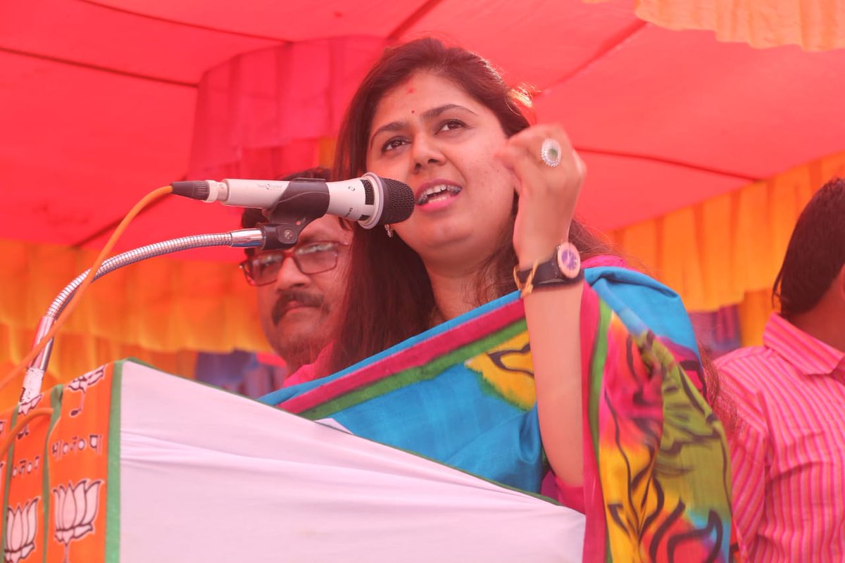 Pankajamunde's tweet photo. मातोरी ता.शिरूर कासार येथील, मुख्यमंत्री ग्रामसडक योजनेअंतर्गत 56 कोटी 36 लक्ष रुपयांची एकूण 18 रस्त्यांच्या विविध कामाचे भूमिपूजन आज माझ्या हस्ते पार पडले.
यावेळी आ.भिमराव धोंडे, आ.सुरेश धस आदि मान्यवर उपस्थित होते. https://t.co/L3MrCKynAT