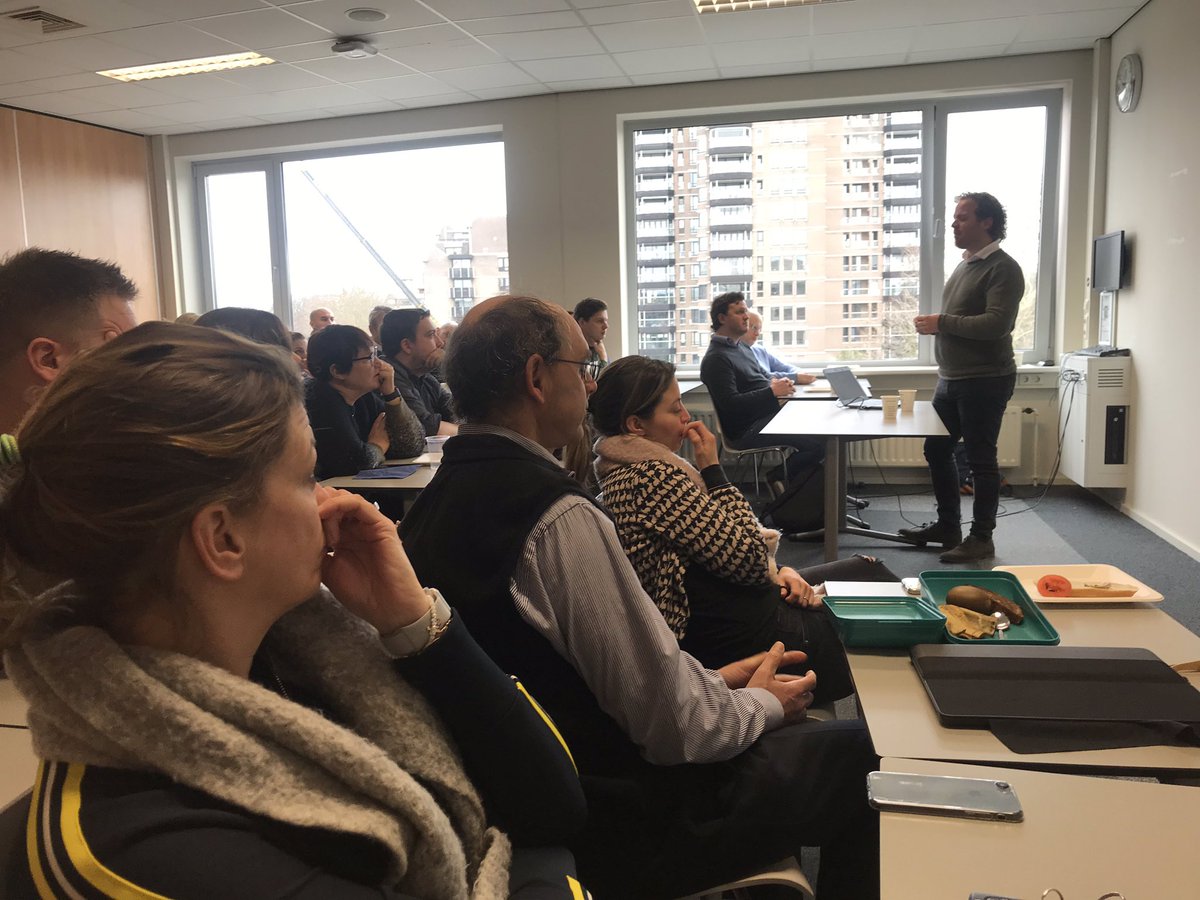 Leren van elkaar, volle bak bij Lunch &amp; Learn van <a href="/GuidoDilweg/">Guido Dilweg</a> over influence marketing #wijzijnfontys <a href="/FHMM_Eindhoven/">FHEC</a>