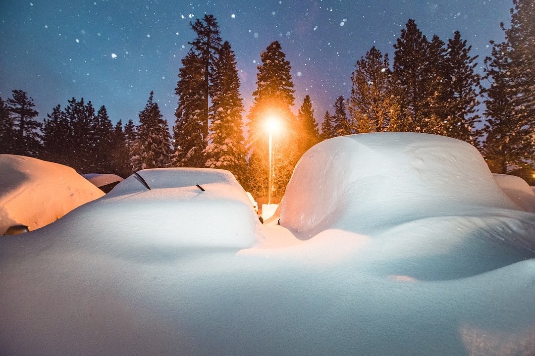 Ginger_Zee's tweet photo. Up to 96” at June Mountain, California since last Wednesday night (and it’s still snowing) ...72” in just 24 hours. Can you imagine? 📷: @MammothMountain https://t.co/iDBifrYHTW