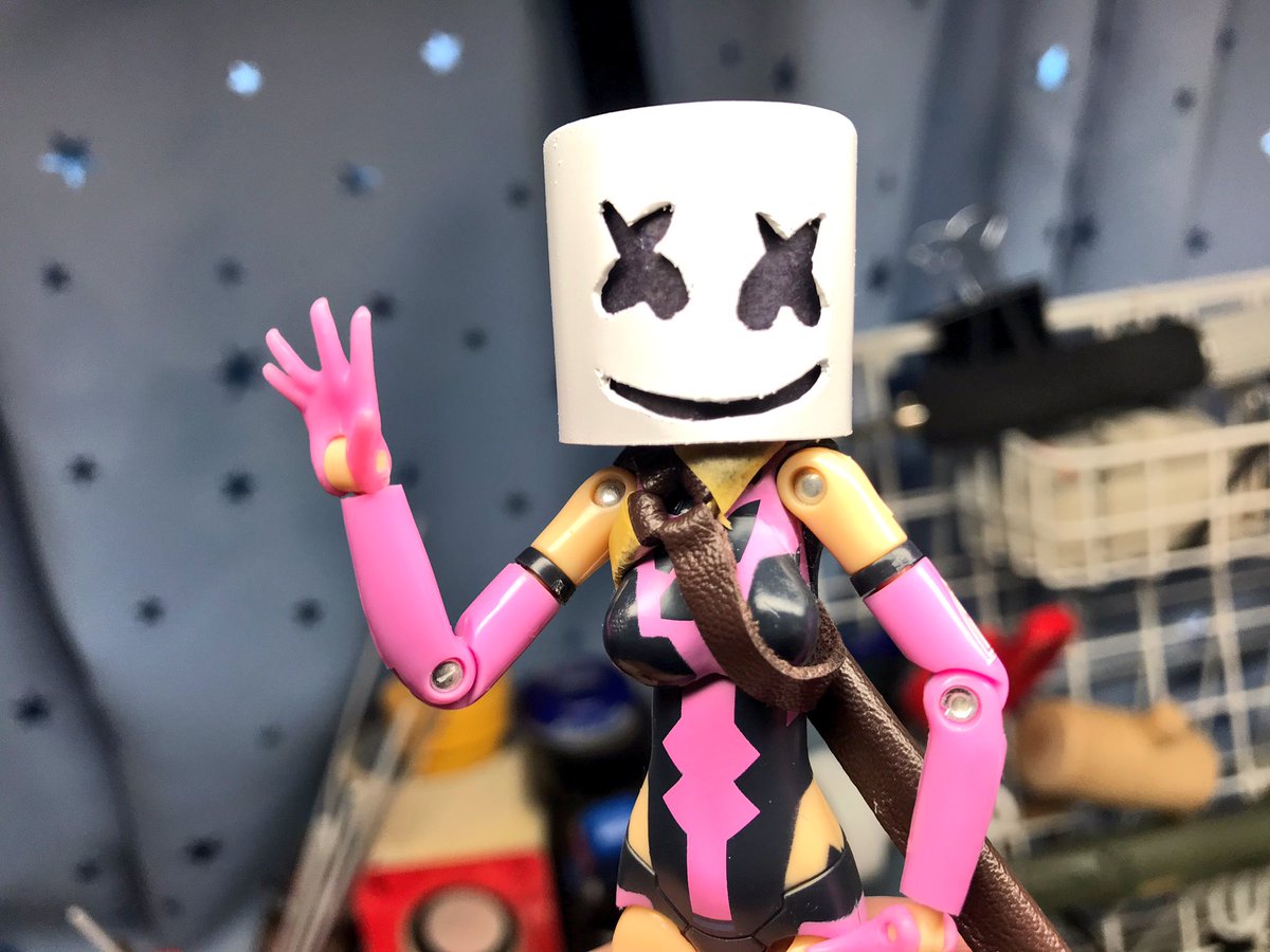Nezi39 先日fortniteの中であったマシュメロのリアルタイムイベントに感動したから1 12スケールでマスク作ってみマシタ W Fortnite フォートナイト マシュメロ Marshmello