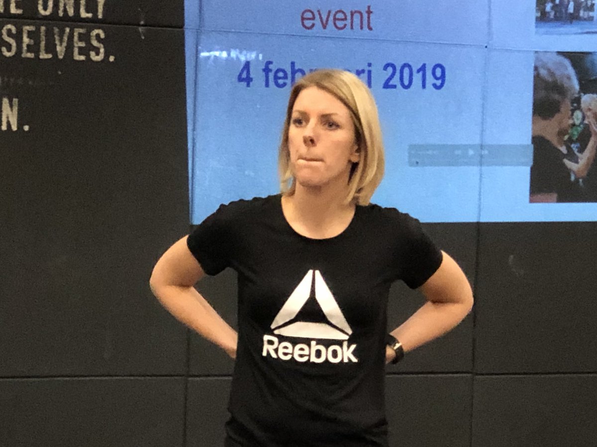 OncoAMSTERDAM's tweet photo. @melissasombroek trapt het #oncofitevent af in de vondelgym https://t.co/tudDSFs0zf