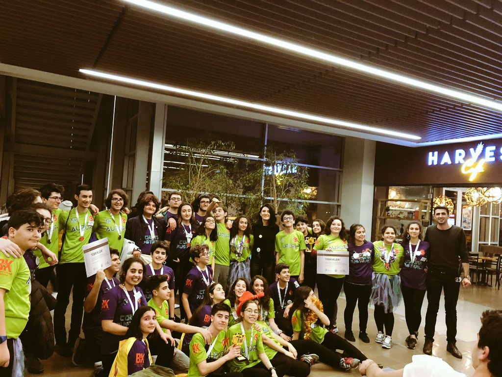 Ulusala gidiyoruz hem de her zaman olduğumuz gibi hep beraber :) Sizleri seviyoruz ve başarınızı kutluyoruz kardeş takımlarımız  <a href="/TeamAurora286/">FLL AURORA #286</a> ve <a href="/FllVoltage/">Team Voltage FLL</a> !
 <a href="/BilimKahraman/">Bilim Kahramanları</a> 
<a href="/firstlegoleague/">FIRST LEGO League</a>