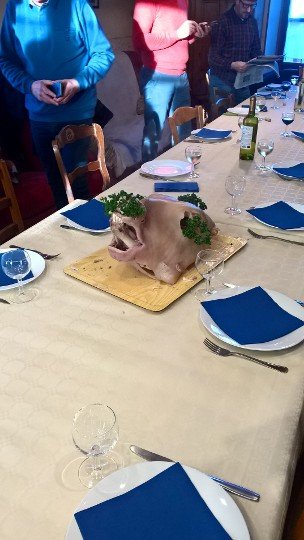 Superbe tête de veau chez la famille Boulat en Lozère en amont du congrès de la fnb <a href="/EleveursBovins/">FNB</a> @fnsea <a href="/Fdsea48/">FDSEA Lozère</a>