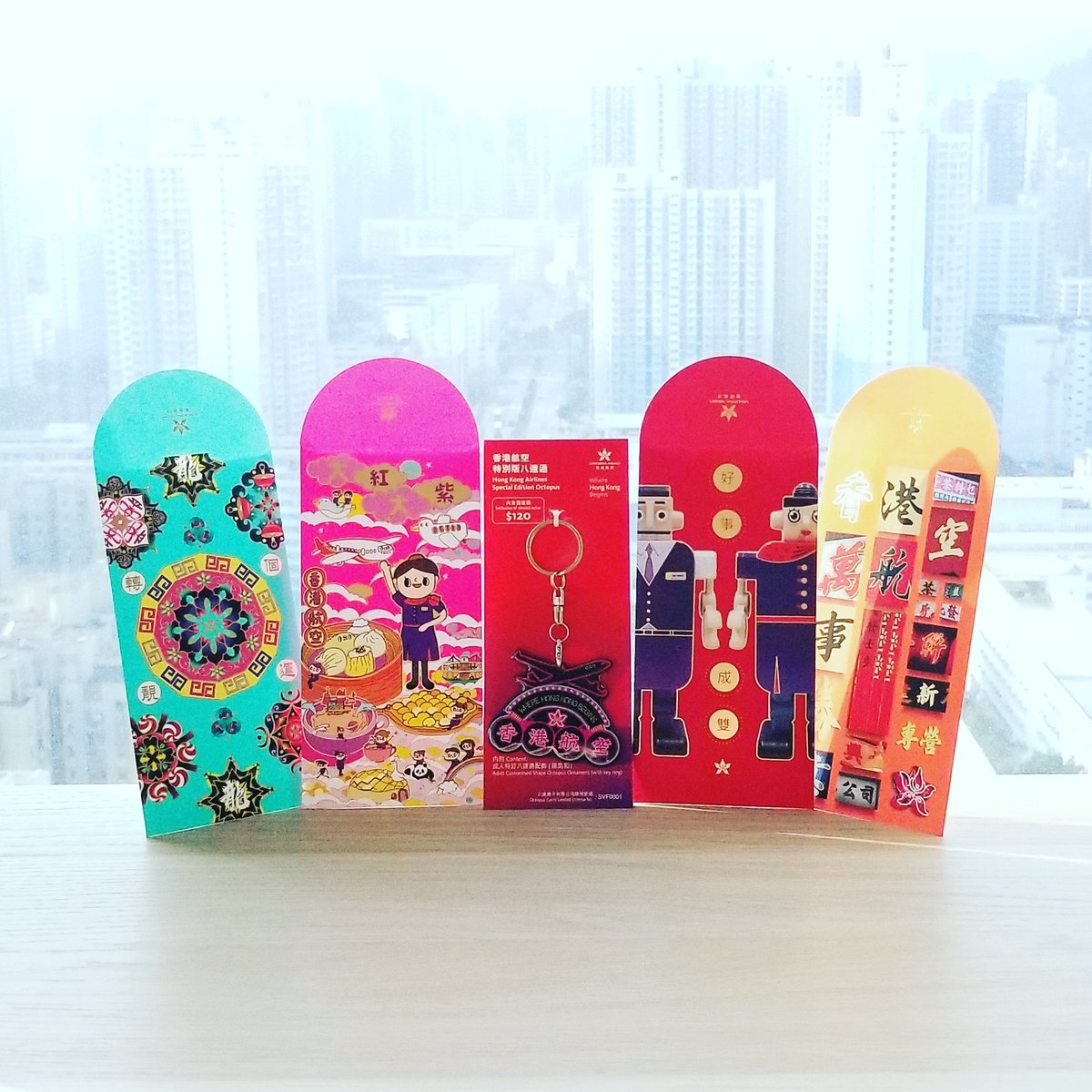 TerenceSO1's tweet photo. 利是封同八達通都可以係一件藝術品!

正式收爐! Happy CNY! 
credit to: @mokit @buckerlovejoy

#wherehkbegins #laisee #redpacket #hka #hongkongairlines #紅包 #利是 #2019 #chinesenewyear https://t.co/UbTHqUH4QA