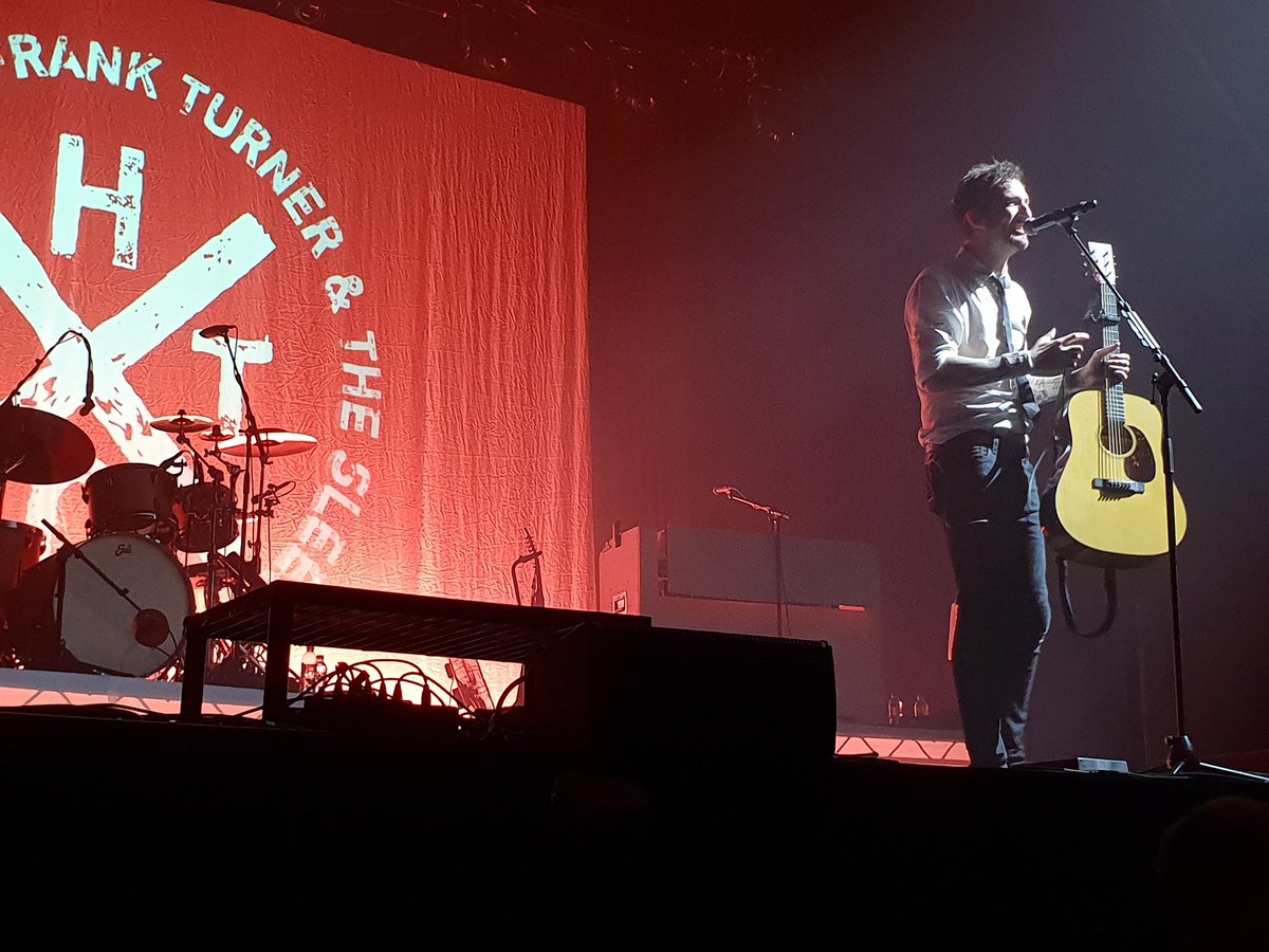 Luthien_22's tweet image. Had an awesome time seeing @frankturner last night with @Samweis1900!!! First concert of the year and it was a blast! 🔥🤟 If you get the chance go see him! 

We&apos;ll sing like the barricades are down and we&apos;ll dance like no one&apos;s around! #foursimplewords #iwanttodance #bemorekind