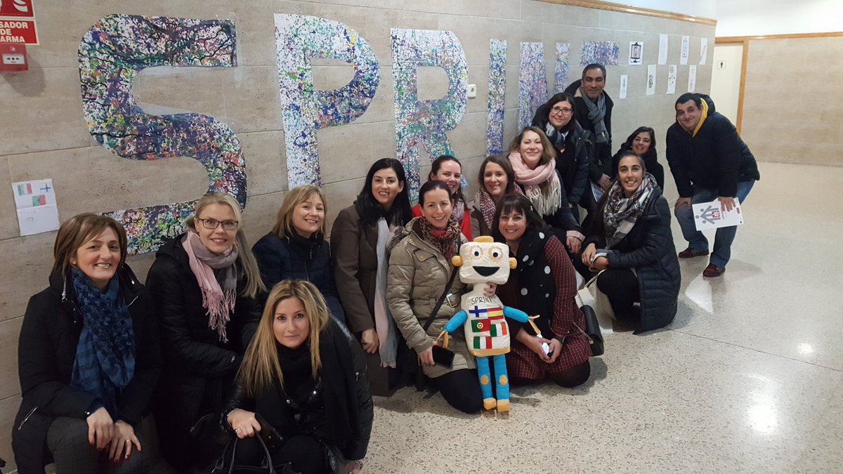 project_sprint's tweet photo. The SPRINT team in Colegio Salesianos El Pilar. https://t.co/KInACpMZ7i