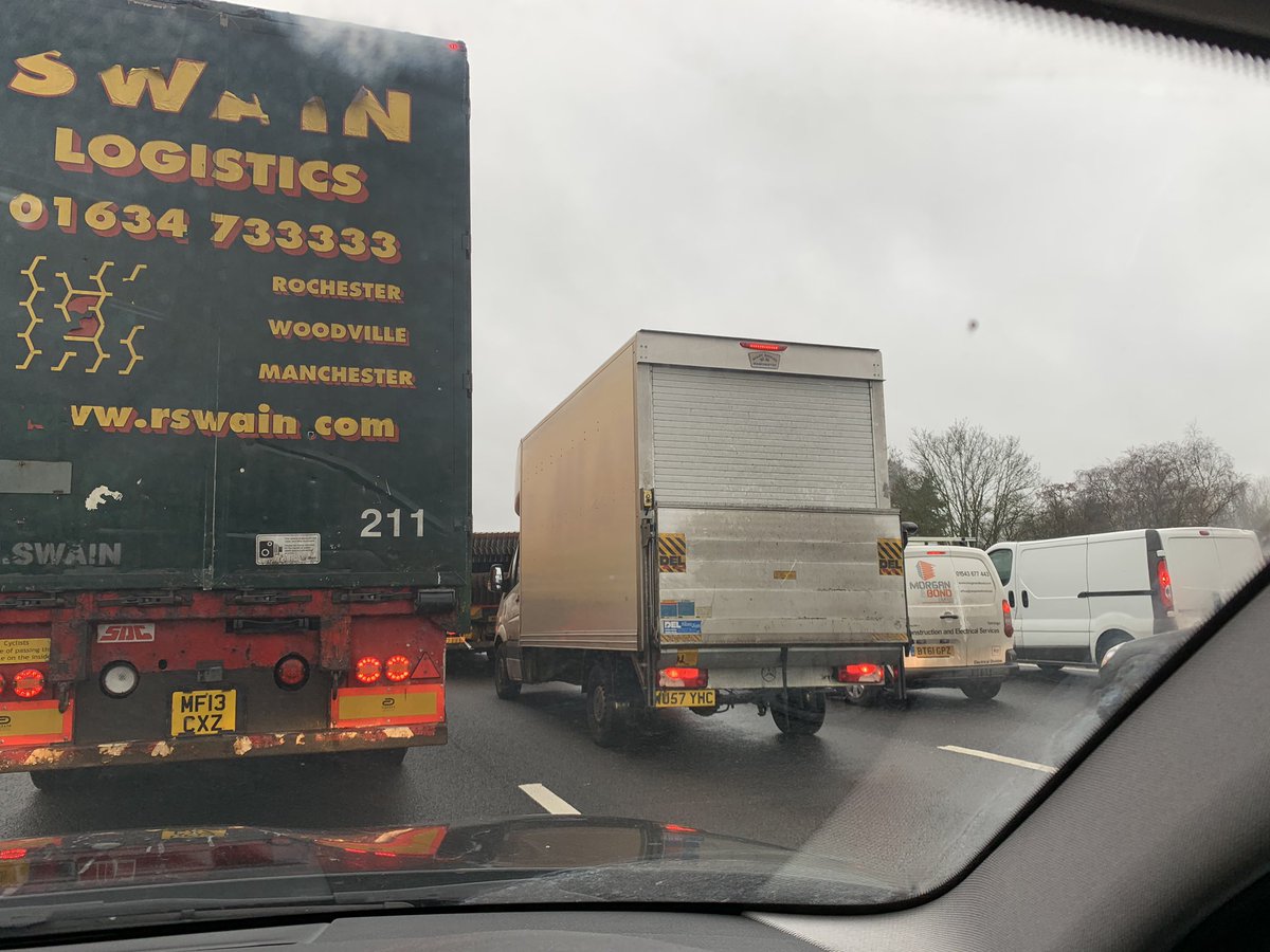 GallyHJ's tweet image. Not so great start to Monday morning. 2hr 10 minute commute = 4 hours and counting #stillnotover 😩