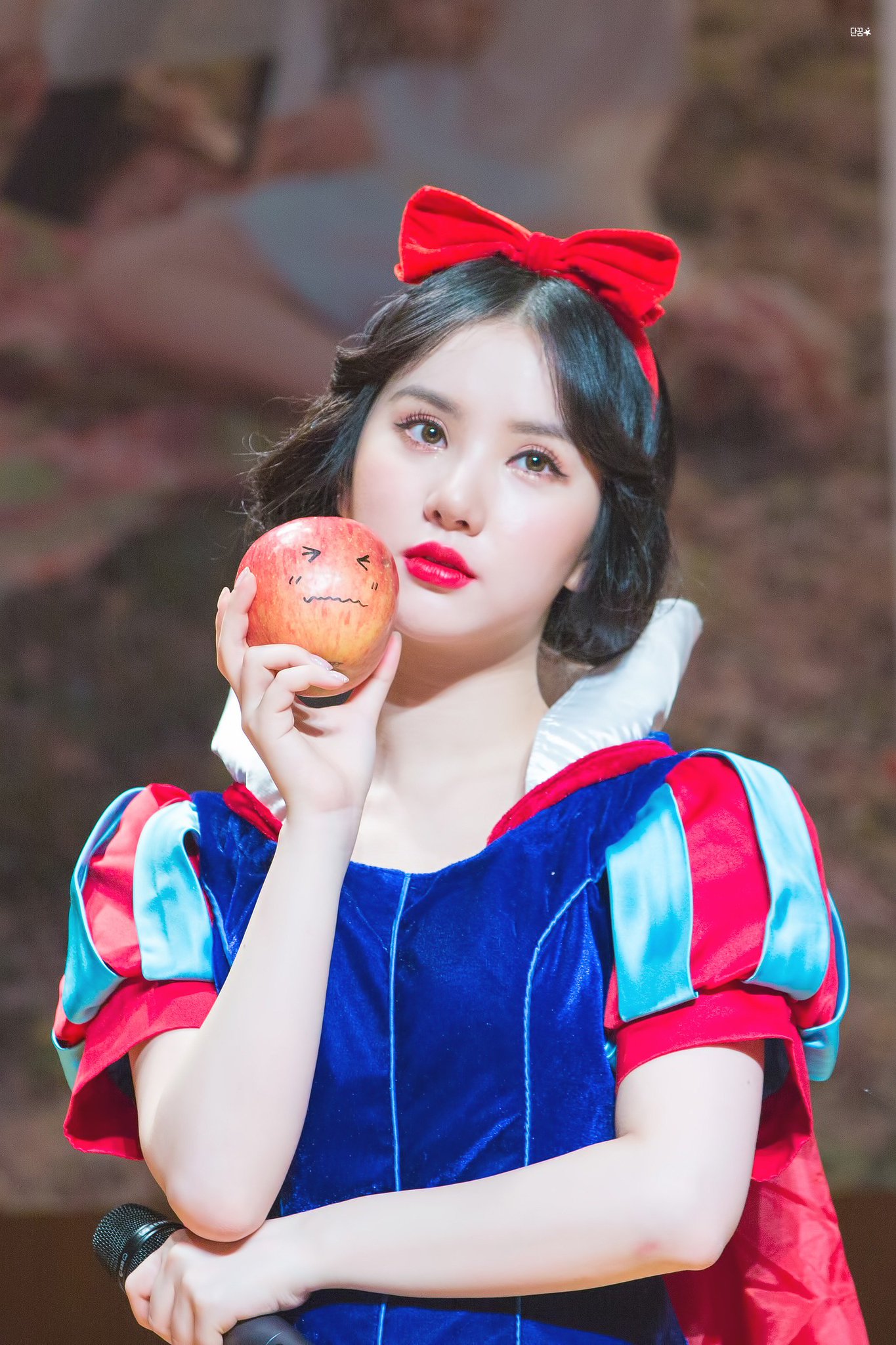 DyjQpk0VYAEH2-K.jpg:large