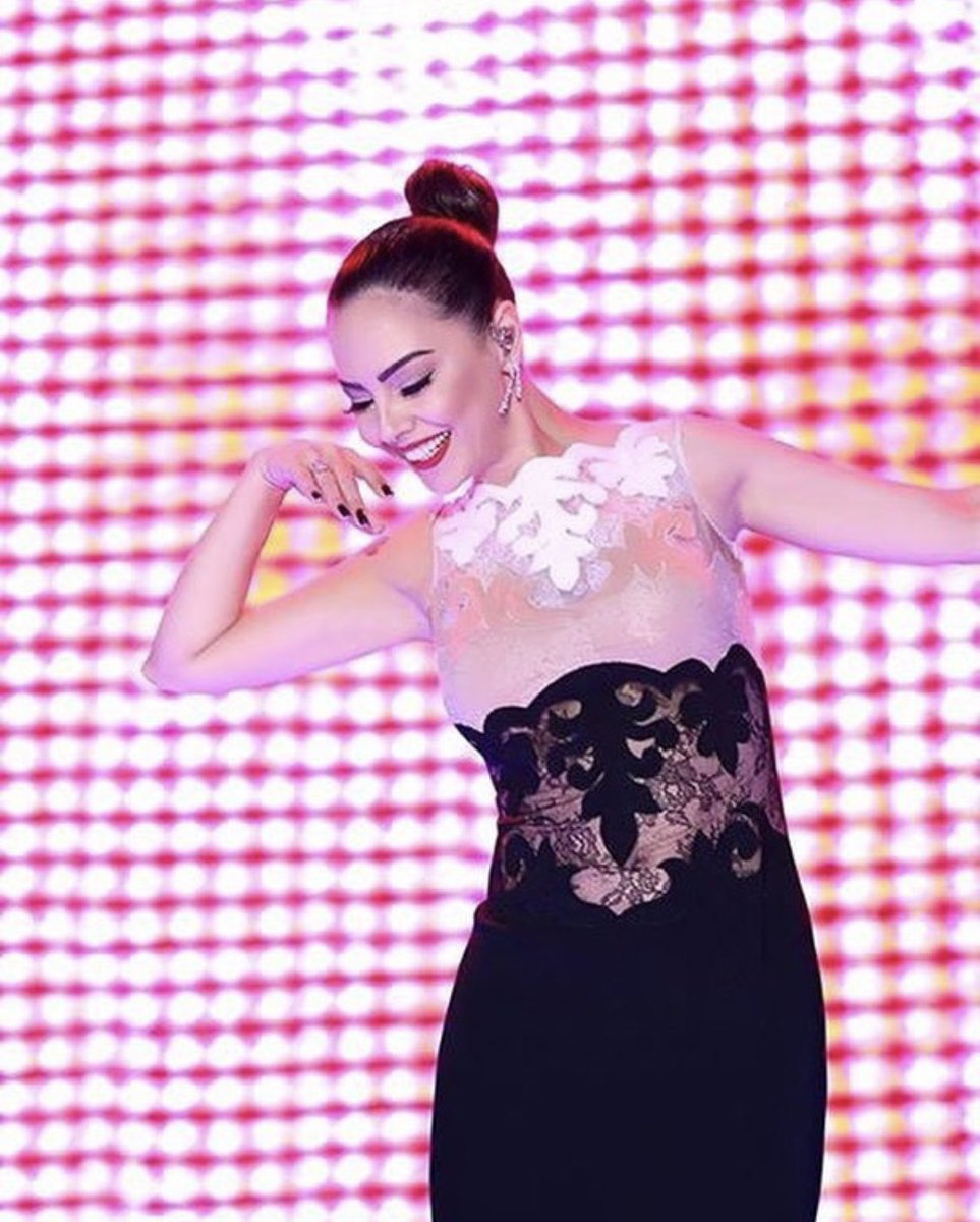 ebrugundessatiyor.com adresinden Mehmetçik Vakfı’na bağışta bulunup bu elbiseyi satın alan Sayın Serpil Günenç’e projemize verdiği destek için sonsuz teşekkürler...