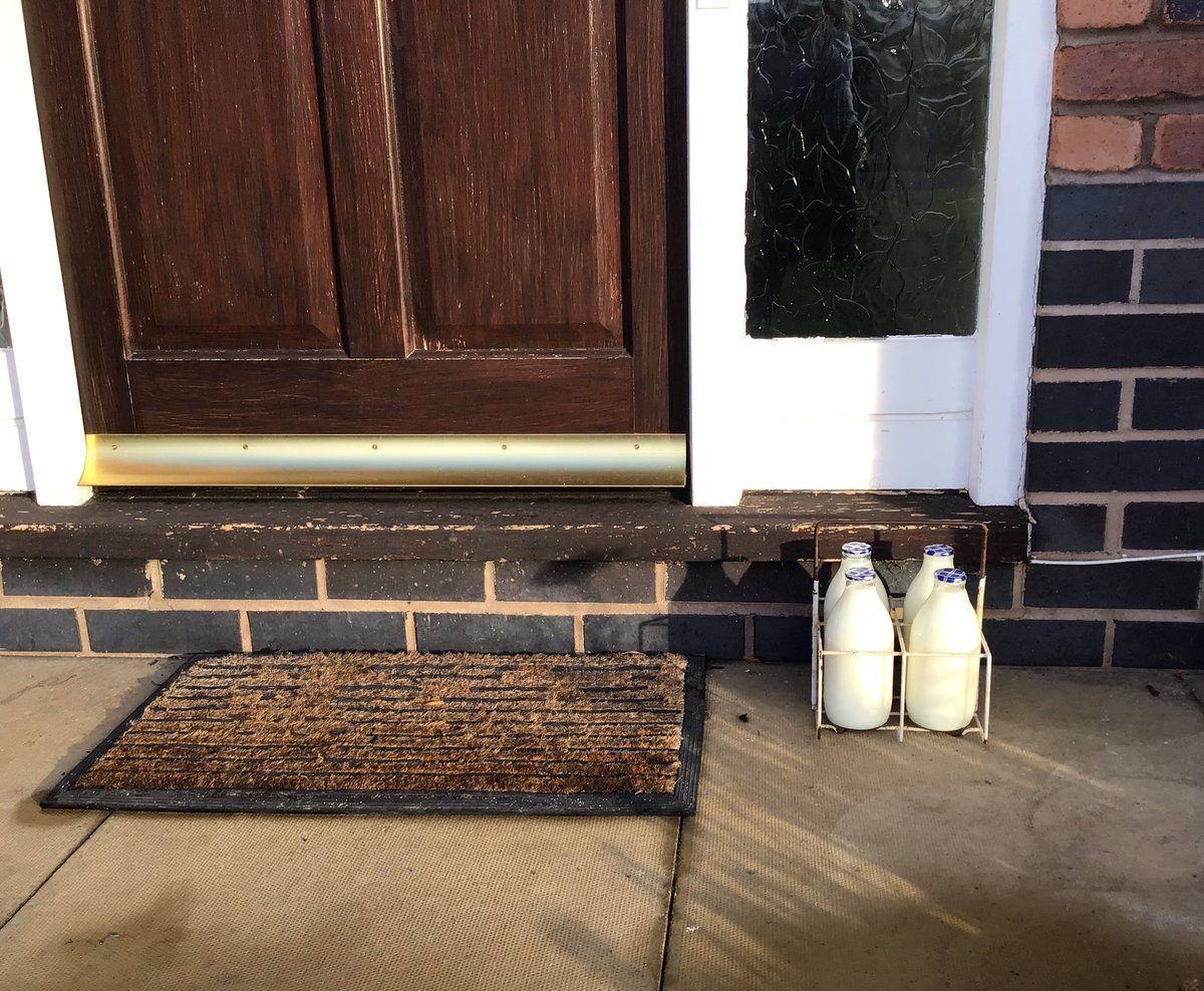 OldMuckspreader's tweet photo. 4 bottles of goodness delivered every other day.  Thank you!#teamdairy @CotteswoldDairy @webscottfarm #Februdairy https://t.co/qp5bsglA0A