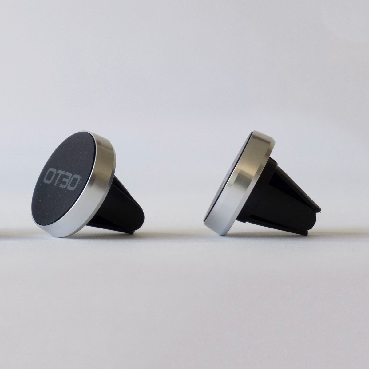 JJproProduccion's tweet image. Para la clínica OTEO realizamos este curioso y bastante útil producto de merchandising, consistente en un imán para colocar el móvil en el salpicadero del coche. ¿Quieres conocer más trabajos nuestros? Visita: jjpro.es #jjpro #merchandising #producción #clinicaoteo