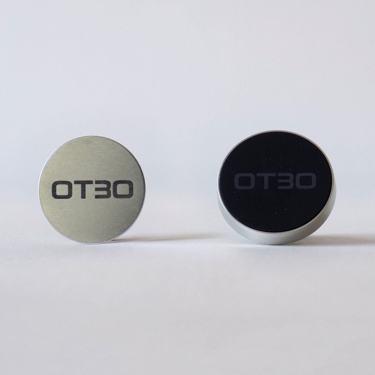 JJproProduccion's tweet image. Para la clínica OTEO realizamos este curioso y bastante útil producto de merchandising, consistente en un imán para colocar el móvil en el salpicadero del coche. ¿Quieres conocer más trabajos nuestros? Visita: jjpro.es #jjpro #merchandising #producción #clinicaoteo