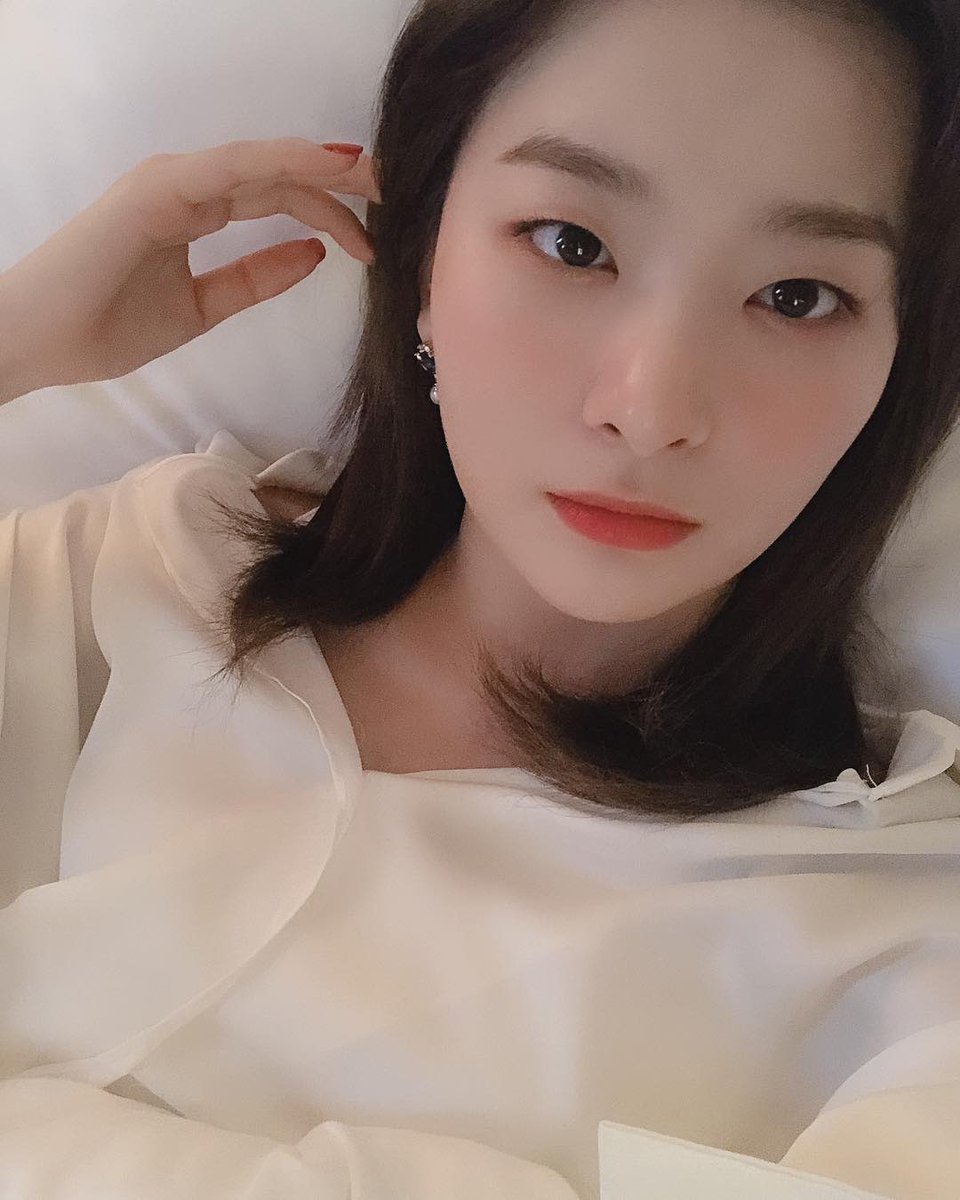Kang Seulgi 슬기 สะดือกิคือนิพพาน🌈 tweet media