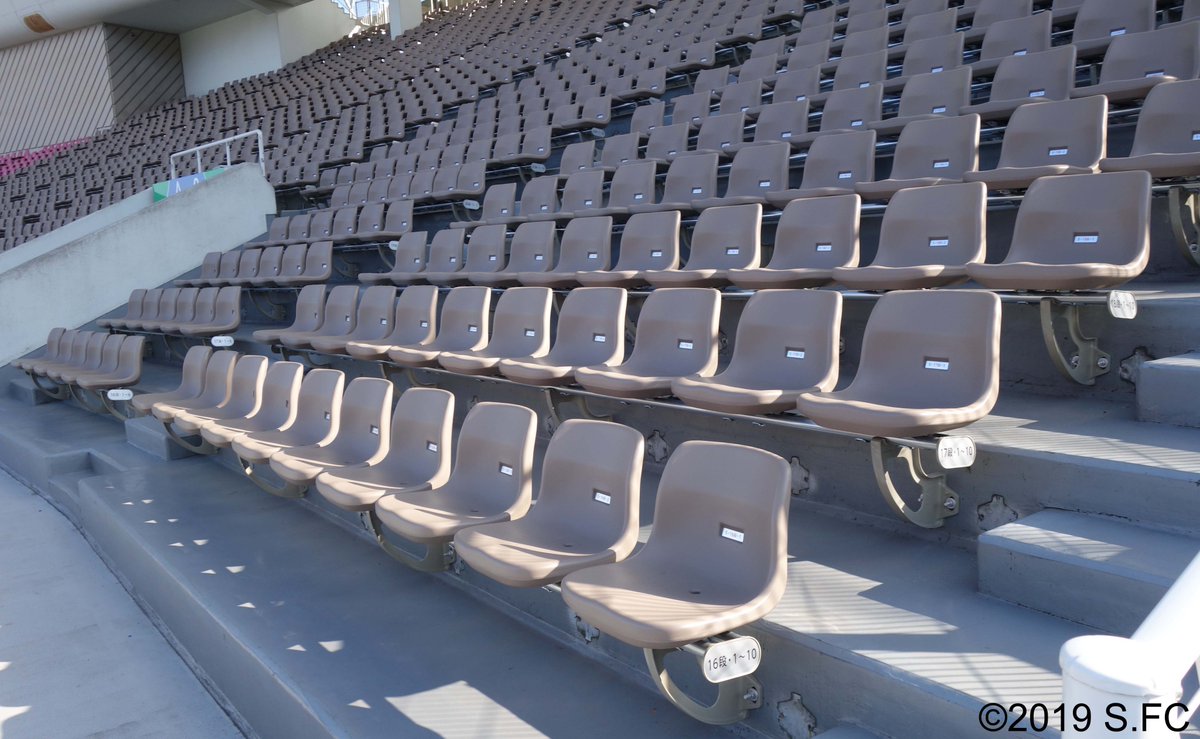 サンフレッチェ広島 公式 エディオンスタジアムに設置された指定席の座席の写真が届きました 新しいｓ席は こんな感じになっています 真新しい座席で ぜひ ご観戦ください チケットのお買い求めはこちら T Co Ktvw1hnoyg Sanfrecce