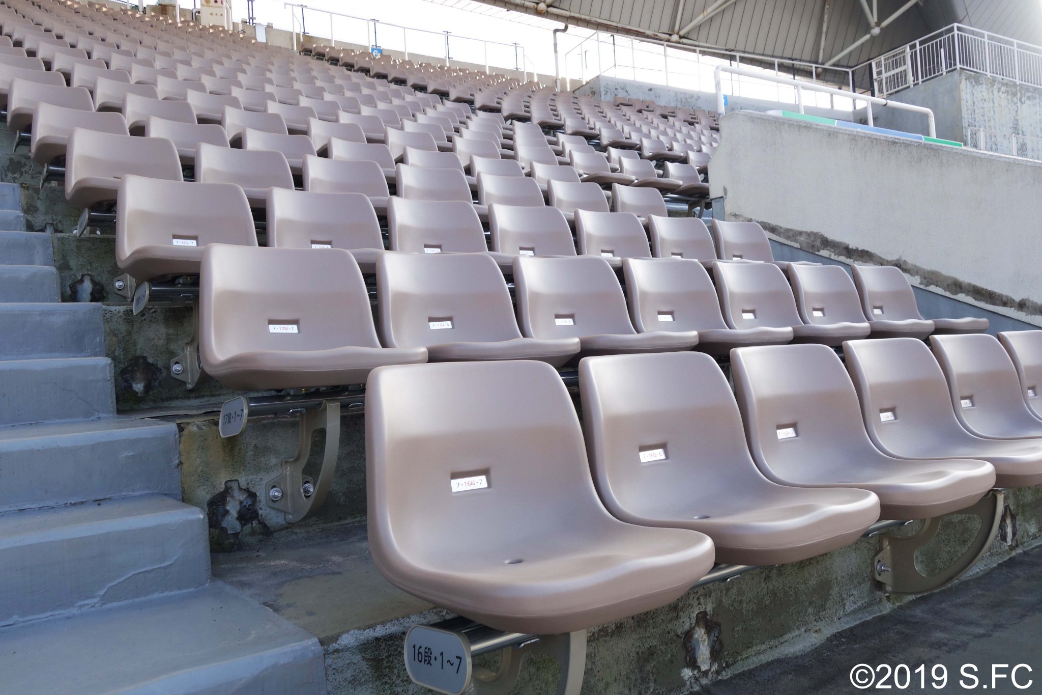 サンフレッチェ広島 公式 エディオンスタジアムに設置された指定席の座席の写真が届きました 新しいs席は こんな感じになっています 真新しい座席で ぜひ ご観戦ください チケットのお買い求めはこちら T Co Ktvw1hnoyg Sanfrecce サンフレッチェ広島 公式 エディオンスタジアムに設置された指定席の座席の写真が届きました 新しいs席は こんな感じになっています 真新しい座席で ぜひ ご観戦ください チケットのお買い求めはこちら T Co Ktvw1hnoyg Sanfrecce