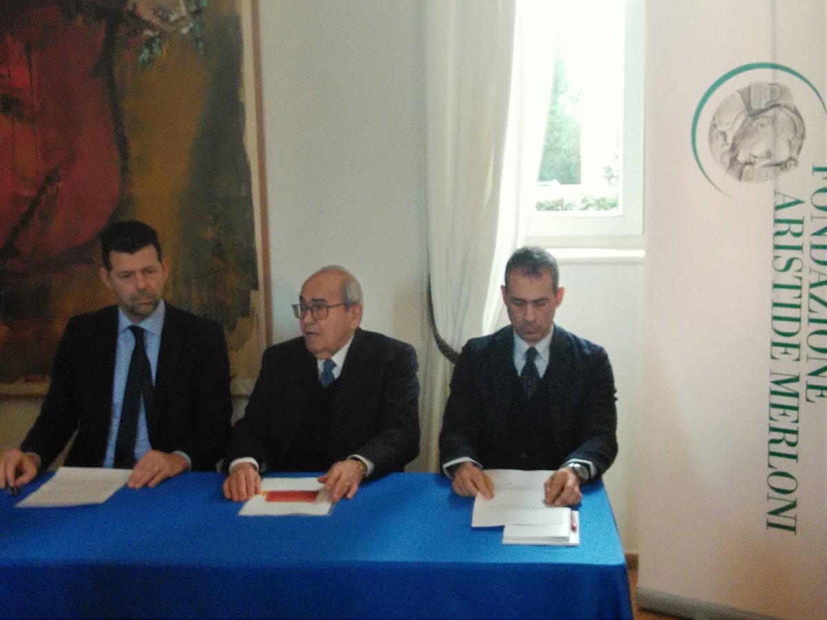 FondMerloni's tweet photo. Firmata oggi ad #Ancona la convenzione tra #fondmerloni e @comuni_anci #Marche: insieme a @PwC_Italia per aiutare Comuni delle #Marche in redazione del nuovo Bilancio.
Dopo @BestOfTheApps_ , anche "tribù" amministratori ha suo progetto per rispondere a #TerremotoCentroItalia. https://t.co/1FdcQu6Y9g