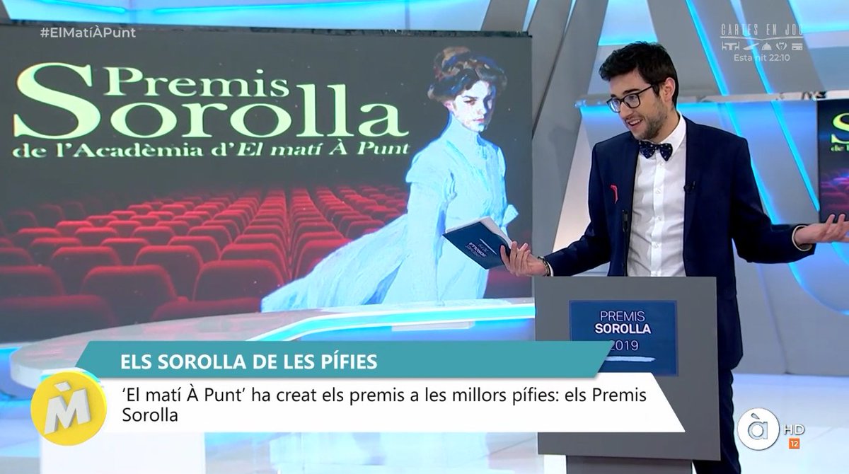 elmatiapunt's tweet image. Lluís Cascant es vesteix hui de gala per a entregar els premis a les millors #pífies, els 'Premis Sorolla' d'#ElMatíÀPunt!
(A espai amb el vestit @MariaFustertv, que t'ha tocat fer de Silvia Abril... 😂😂)