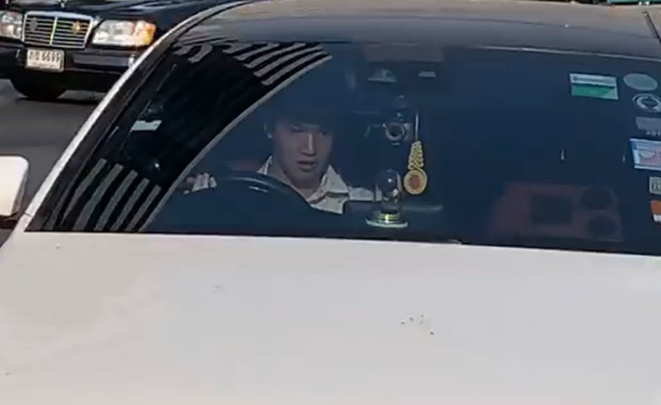 Khondeemenamjai's tweet image. หล่อทะลุแมส! ชื่นชมสุดหัวใจ ภาพวินาที "หมอริท เดอะสาร์" ช่วยผู้บาดเจ็บจากอุบัติเหตุ (คลิป) #กรุงเทพมหานคร #หมอริท
77jowo.com/contents/o1/11…