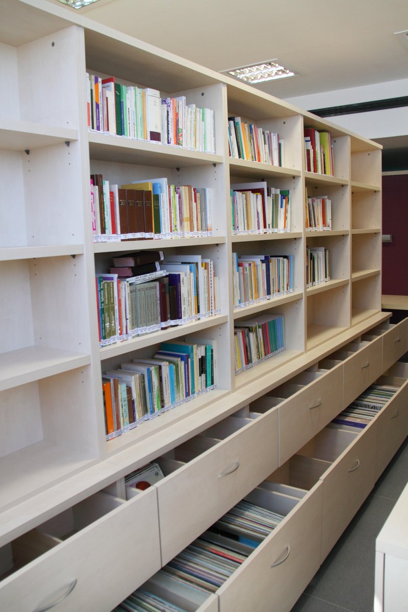 SpacioVa's tweet photo. Terminada la instalación y montaje de la nueva biblioteca de @CSHHPalencia
Los libros ya descansan en su nueva casa 📚😍📖
#ProyectoSpacio
#EnjoyYourWorkSpace
#Spacio
#Bibliotecas
#Estanterías https://t.co/uTeO5oPfvS