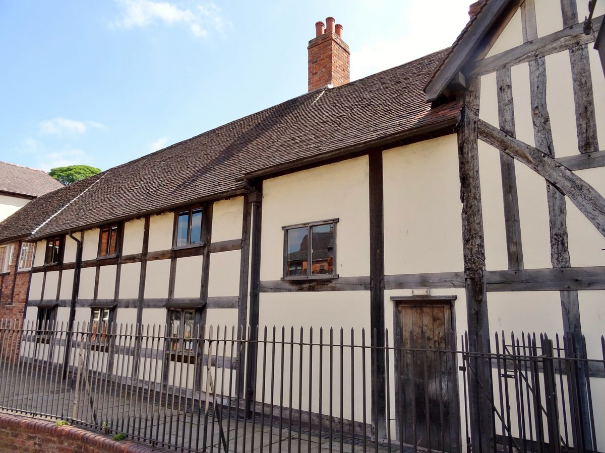 pac1610's tweet photo. The magnificent @WorcCathedral towering over the city rooftops+so much more history to discover walking around #Worcester yesterday! #TheCommandery #worcpic @TudorHouseWorcs @worcestermuseum @VisitWorcs @DiscoverWorcs https://t.co/6V8CiHDp2h