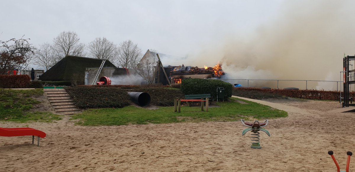 De Vlaamse schuur van De Hoge Neer in Etten-Leur is bijna helemaal afgebrand #bndestem