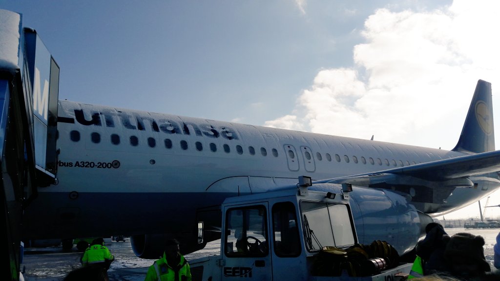 TDettenrieder's tweet photo. Ready for takeoff! Mission #FruitLog2019 in #Berlin: Dort stellen meine Kollegen Rainer Münch und Alexander Pöhl von @OliverWyman morgen den neuen @Fruit_Logistica Trend Report vor. #owontheroad #keepmoving https://t.co/Bbfc9xSA2Q