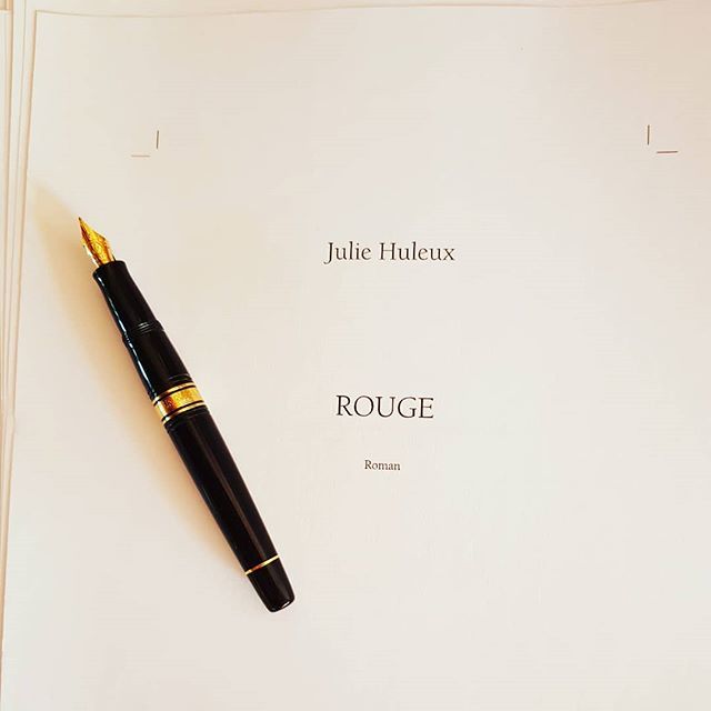 JulieHuleux's tweet photo. 🔥ROUGE
Relecture des épreuves... dernière ligne droite avant l'impression du roman.
🚒Je vous promets des émotions fortes, du fun, de la passion et des feux de forêt ! ❤En librairie le 6 mars .
#Pompier #Romance #NewAdult #Collectionemoi https://t.co/oF9OeRQUFa https://t.co/a0OXLSg4xv