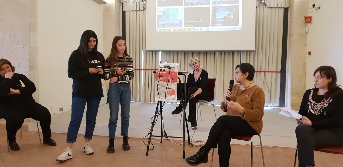 Altrimediaediz's tweet photo. #storiechesalvanolavita raccontate da lettori e lettrici che parlano di #prevenzione attraversando #distopie e altei mondi a #matera2019 @MollyGreenhouse @komenitalia @TuttoH24 https://t.co/OIJwu2zupj