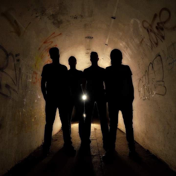Esta semana tenemos nueva confirmación para el XV Guarrock Festival  Campillos, sumándose a Los de Marras y Molestando a los Vecinos.
 Os dejamos una pista, ¿quién son estos 4 rapaces?